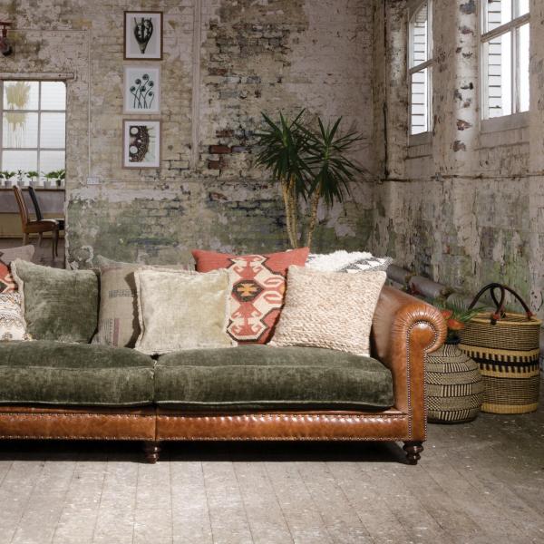 Get the look: International Adventurer